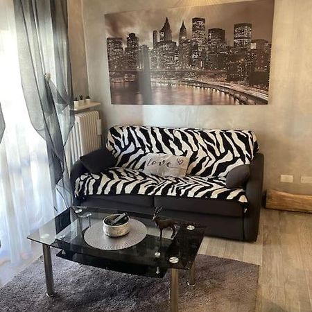Dave'S House Apartment เรจโจเอมิเลีย ภายนอก รูปภาพ